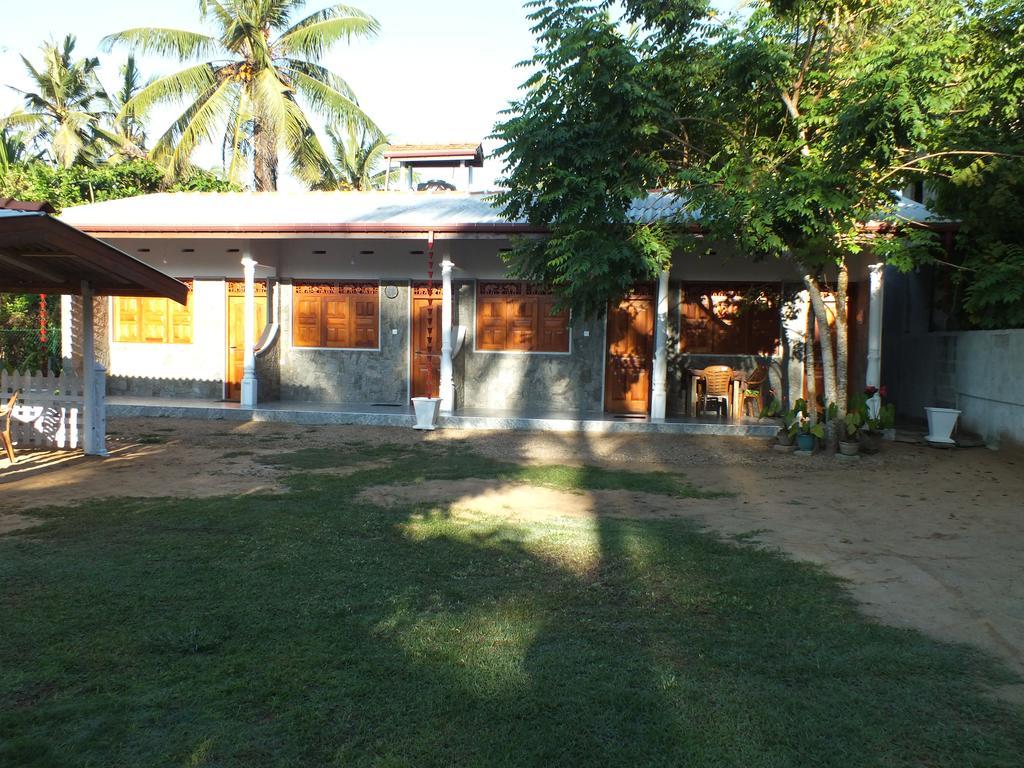Beach Corner Hotel Weligama Kültér fotó