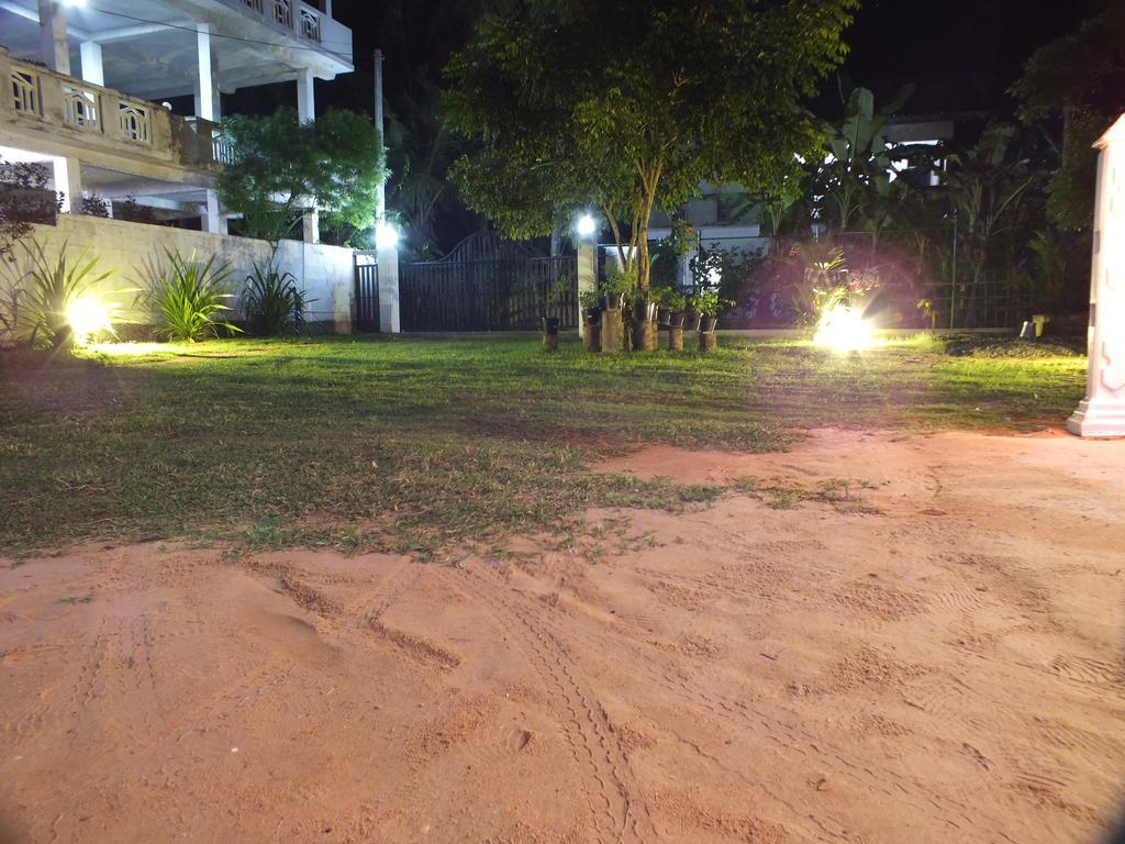 Beach Corner Hotel Weligama Kültér fotó