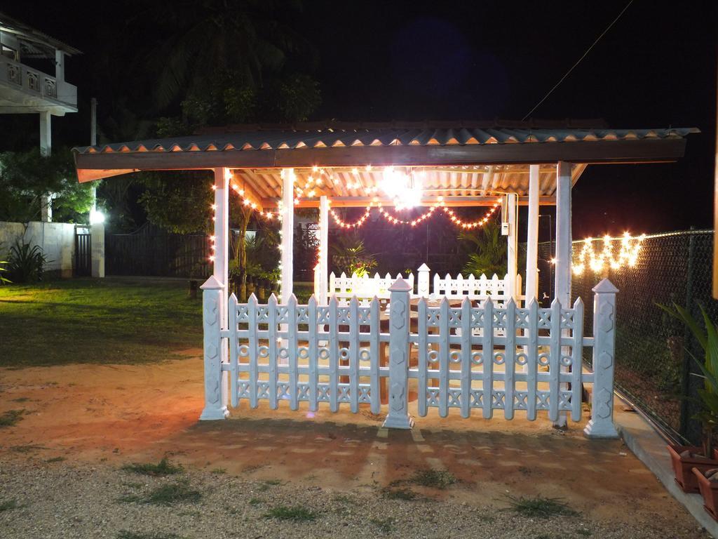 Beach Corner Hotel Weligama Kültér fotó