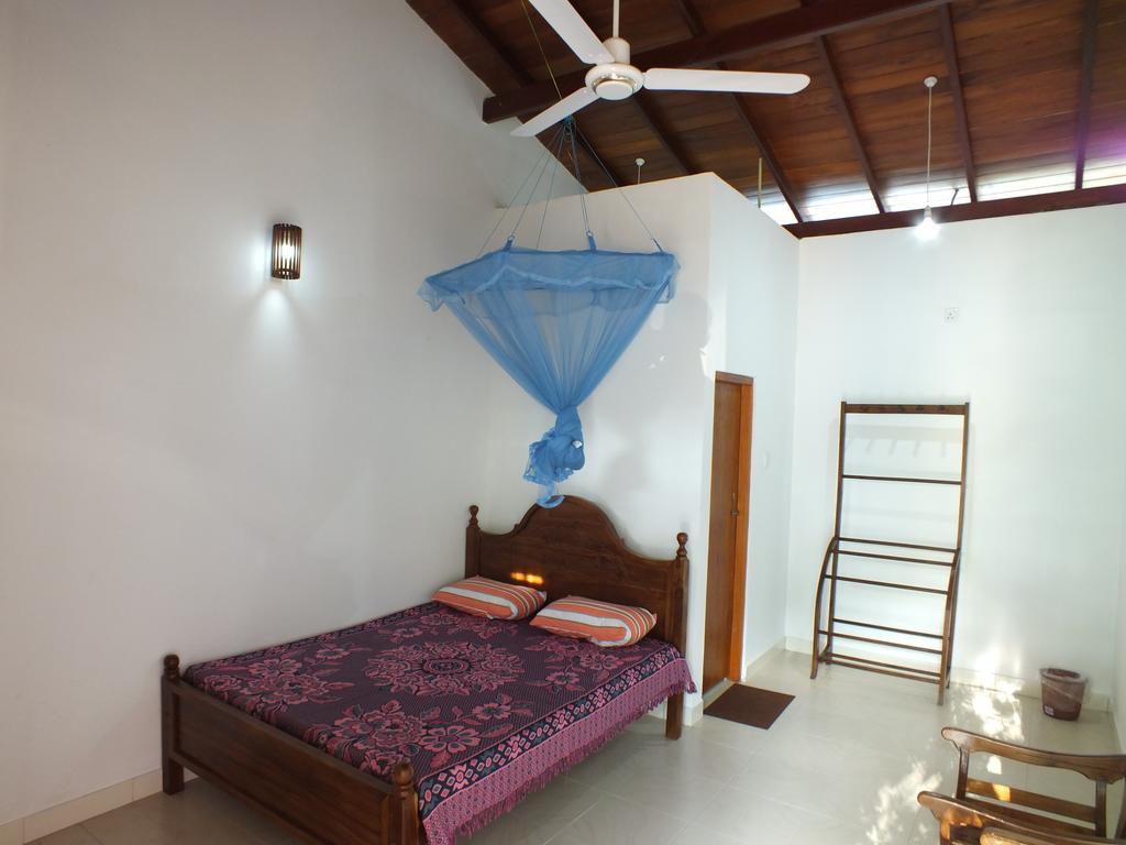 Beach Corner Hotel Weligama Szoba fotó