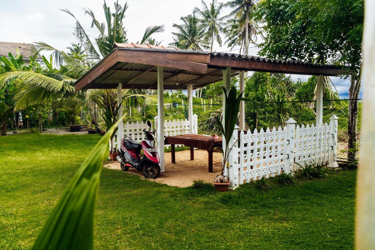 Beach Corner Hotel Weligama Kültér fotó
